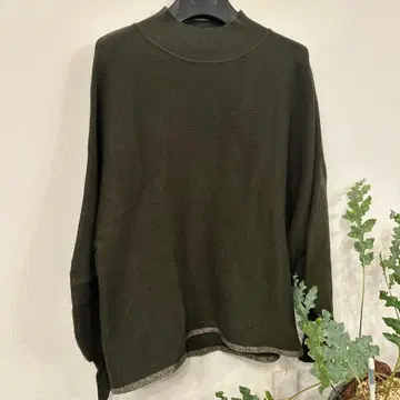 sheson 올리브 그린 하이넥 니트