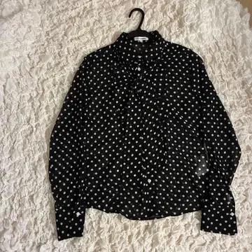 나라까미체 도트 블라우스