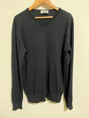 존스메들리 V넥 스웨터