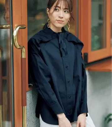 MEER. NECK RIBBON BLOUSE 네이비