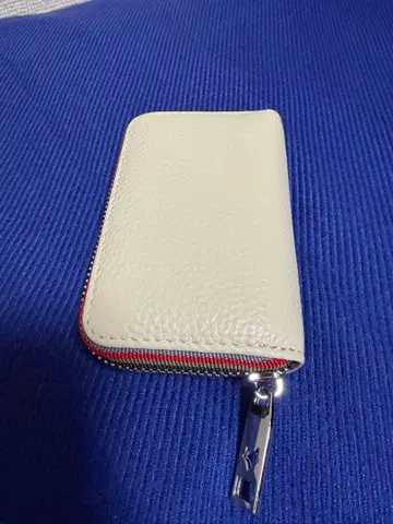 화이트 가죽 지퍼 달린 이단 접이식 지갑