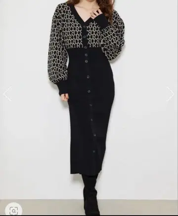 rienda R 모노그램 Knit OP 블랙