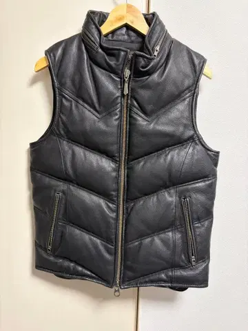 잭 로즈의 가죽 다운 베스트