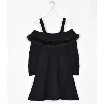 [ 새상품 ] evelyn 오프숄더 퍼 니트 원피스