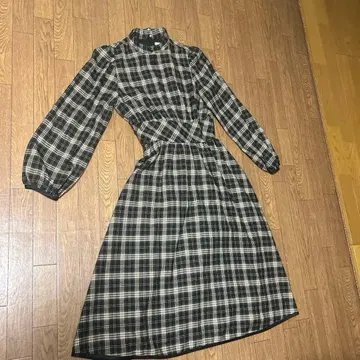 메종 드 플뢰르 푸치 로브 카논 체크 원피스