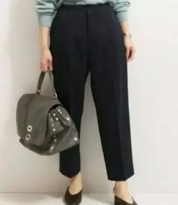 Noble 노블 프론트 턱 크롭 팬츠 네이비