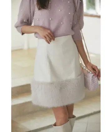 이너 팬츠 포함 밑단 퍼 절개 미니 스커트