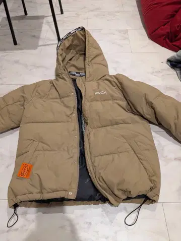 RVCA 베이지 다운 자켓