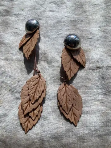 자다라스 잎 디자인 브라운 귀걸이