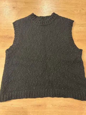 늑대와 올빼미 울 혼방 크루넥 니트 베스트