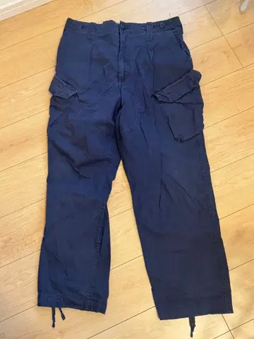 네이비 카고 팬츠 코튼 75% 폴리에스테르 25%