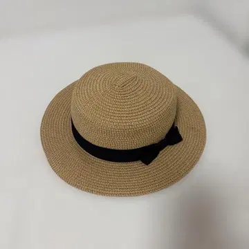 베이지 밀짚모자 블랙 리본