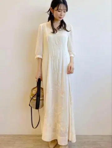 새상품급 COCODEAL 시어 자수 드레스