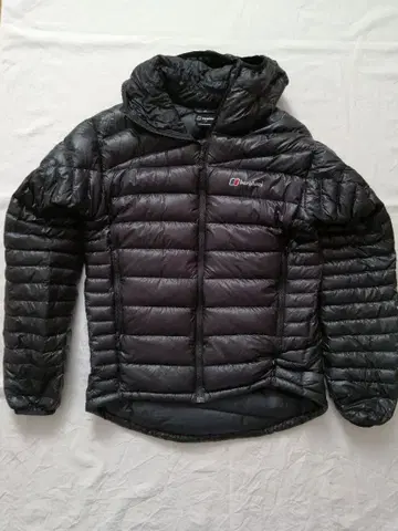 영국 브랜드 버그하우스(berghaus) 후드 부착 다운 자켓 블랙