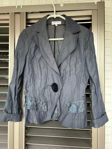 자켓 앙 퐁텐 나라 까미체 준코 시마다 에포카 아나이