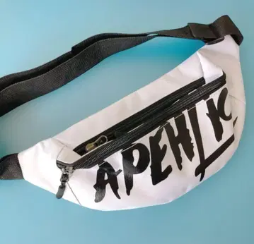 화이트 바디백 로고