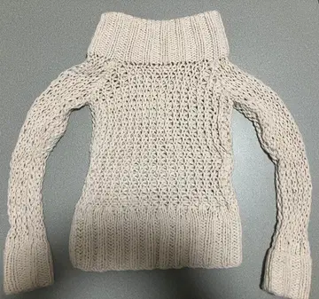 트라쪼돈나 화이트 베이지 오프숄더 니트 스웨터