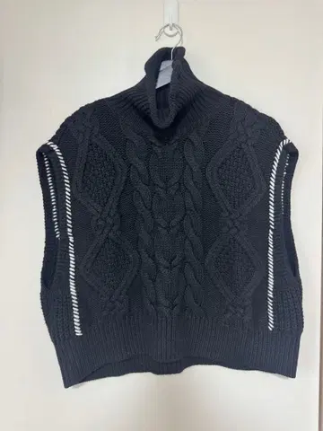 UN3D. 스티치 케이블 니트 베스트 (베스트만)