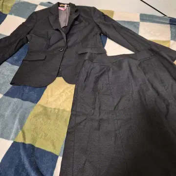 다크 그레이 비즈니스 정장 자켓과 스커트 세트