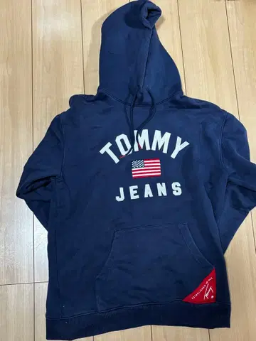 TOMMY JEANS 네이비 후드 부착 후드티