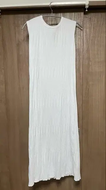 나노 유니버스 슬리브리스 롱 원피스 화이트 LB.04