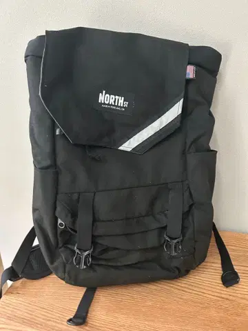 NORTH ST 블랙 백팩