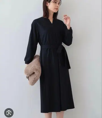 INDIVI 미 실루엣 울 혼방 원피스 (벨트 포함)