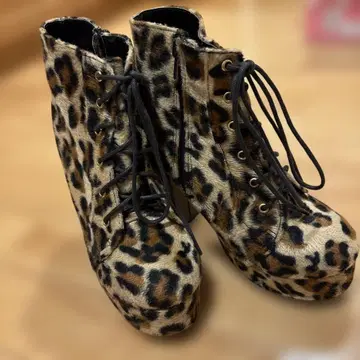 레오파드 무늬 레이스업 부츠