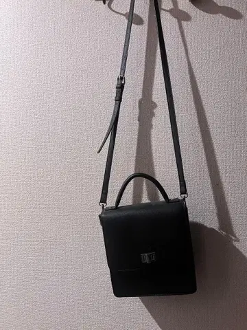 shoulder bug by loose (BLK)