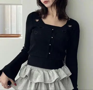 dazzlin 레이어드라이크 하트 컷 아웃 상의