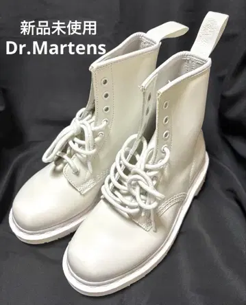 미사용 새상품 Dr.Martens 올 화이트 8홀 사이즈 UK4