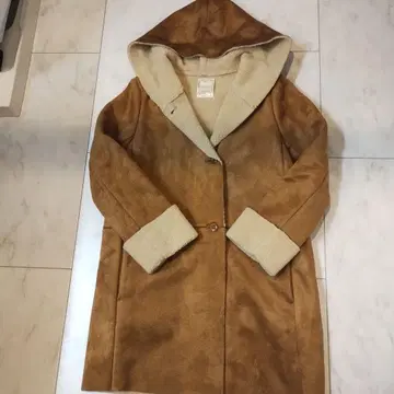 어반 리서치 후드 부착 무스탕 코트 카멜 보아 안감