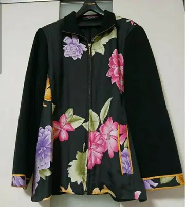 [주말 가격 인하] 컨디션 최상 레오나르 경량 충전솜 숏코트 13호 42