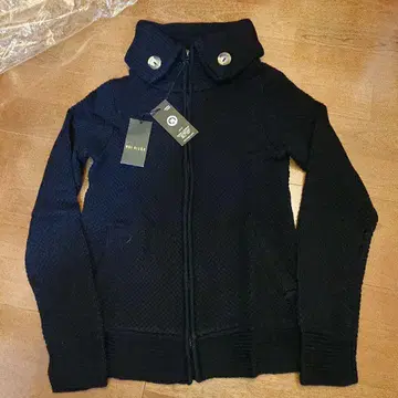 신상 블랙 니트 스웨터 엑스트라 파인 메리노울