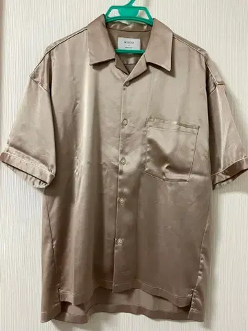 STUDIOUS 새틴 반팔 셔츠 베이지