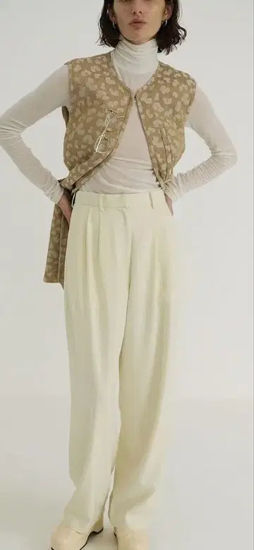 RIB STRIPE TUCK PANTS 아이보리 사이즈 1