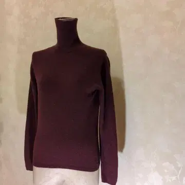 버건디 터틀넥 스웨터