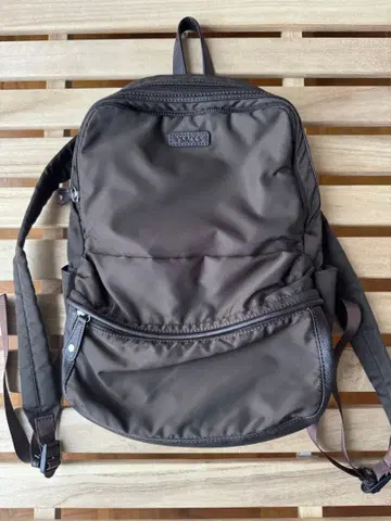 Y'SACCS 이삭 나일론 x 천연 가죽 콤비 백팩