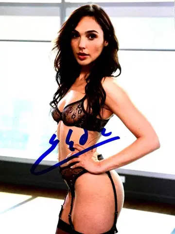 세일 중 - 가르 가도트 친필 사인 2L 사이즈 사진 -