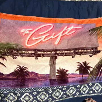 The Gift 네온 디자인 타월