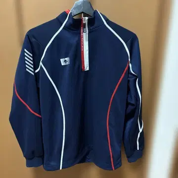 데상트 저지 상의 다크 네이비 M 사이즈