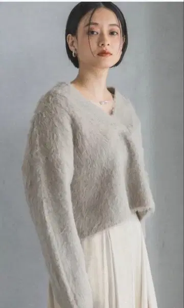 아파트 바이 로리즈 페더 V넥 니트 풀오버