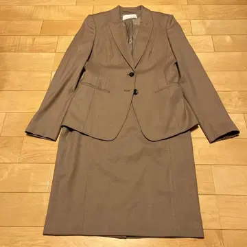 BOSS 브라운 수트 세트 (자켓 & 스커트)