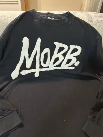 MOBB 로고 프린트 셔츠 블랙