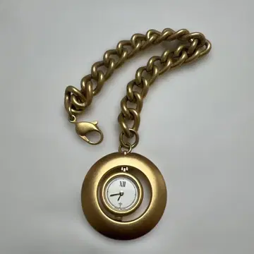 체인이 달린 회중시계