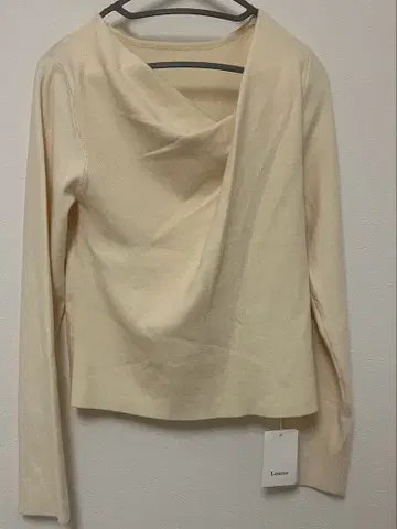 Louere 드레이프 아지메 넥 니트탑