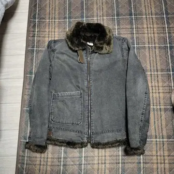 퍼가 달린 그레이 데님 자켓