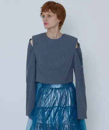 그레이 스트라이프 오프숄더 셔츠