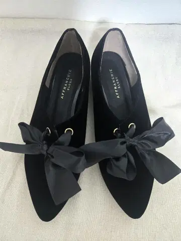 슬로브 이에나 리본 포함 블랙 벨벳 펌프스 벨로아 펌프스