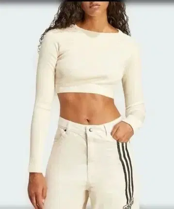 아디다스 리브 크롭 상의